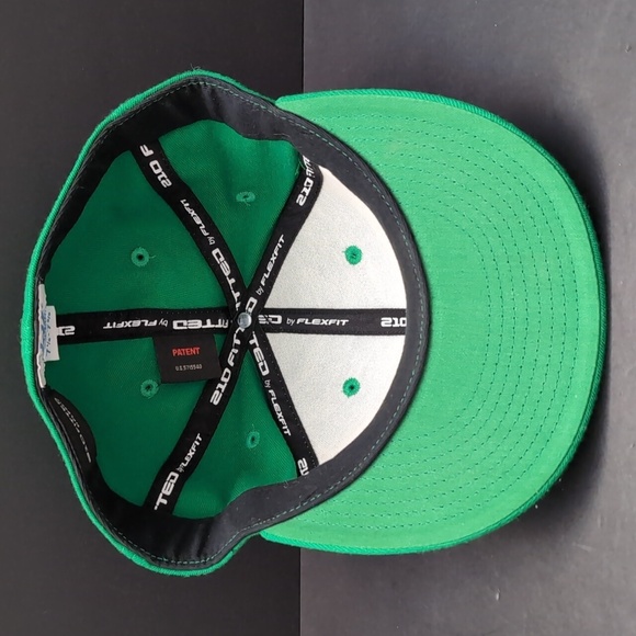 Lids Blank Green Flat Bill 210 Fitted Hat by Flexfit,Size 7 1/4-7 5/8. - Picture 5 of 9